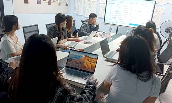 Pertemuan internal perusahaan yang penting